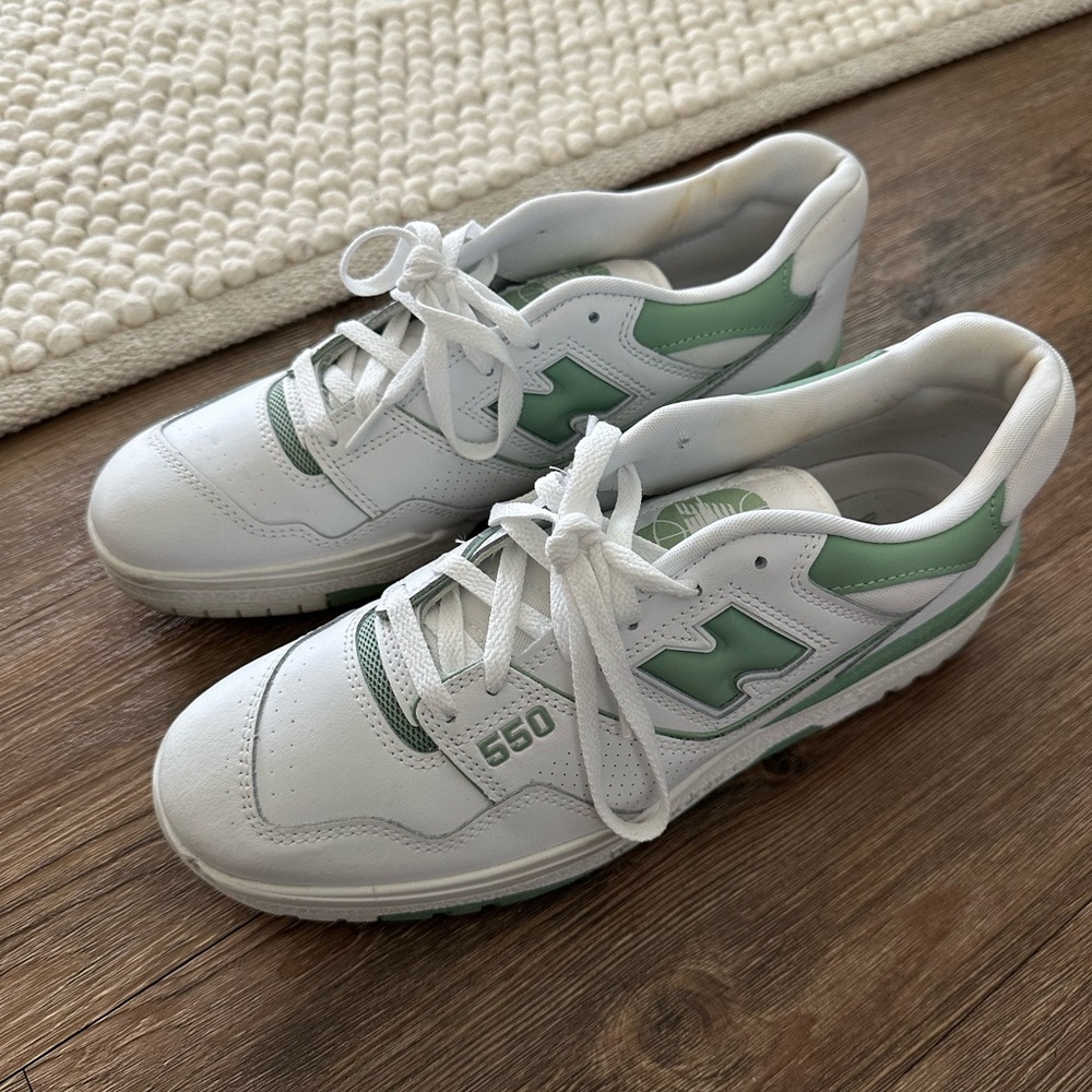 New Balance 550 in White Mint Green Sneakers